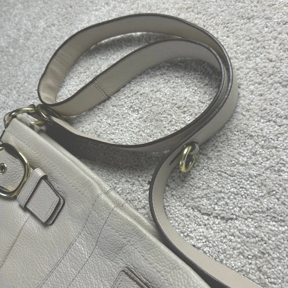 Vintage Coach Leather Soho East West Legacy Y2K beige‎ Buckle Crossbody F17125